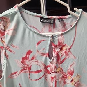 Avenue Women's Floral Keyhole Blouse - Light Blue and Red